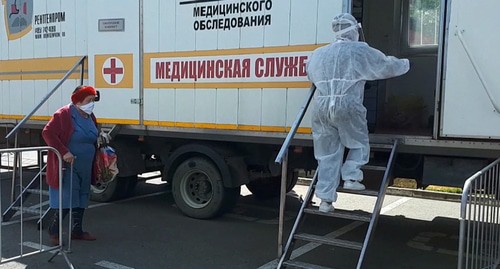 Обследование жителей в Красногвардейском районе Адыгеи. Кадр видео NTV https://www.ntv.ru/video/1863882/?from=newspage Обследование жителей в Красногвардейском районе Адыгеи. Кадр видео NTV https://www.ntv.ru/video/1863882/?from=newspage