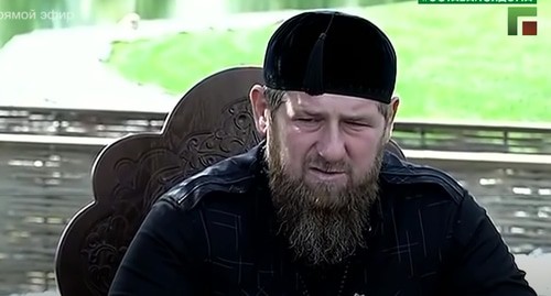 Рамзан Кадыров на заседании оперативного штаба. 17 апреля 2020 года. Кадр видео ЧГТРК "Грозный" "Прямой эфир заседания Оперативного штаба ЧР по противодействию COVID-19" https://www.youtube.com/watch?v=PGmx9mlRG7E Рамзан Кадыров на заседании оперативного штаба. 17 апреля 2020 года. Кадр видео ЧГТРК "Грозный" "Прямой эфир заседания Оперативного штаба ЧР по противодействию COVID-19" https://www.youtube.com/watch?v=PGmx9mlRG7E