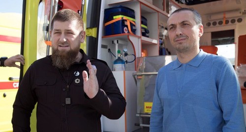 Рамзан Кадыров (слева) и министр здравоохранения Эльхан Сулейманов на церемонии вручения спецтранспорта в Грозном 26.05.2020. Фото со страницы Рамзана Кадырова ВКОНТАКТЕ https://vk.com/ramzan Рамзан Кадыров (слева) и министр здравоохранения Эльхан Сулейманов на церемонии вручения спецтранспорта в Грозном 26.05.2020. Фото со страницы Рамзана Кадырова ВКОНТАКТЕ https://vk.com/ramzan