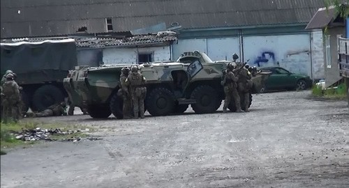 Сотрудники силовых структур на месте воооруженного сопротивления в Сунже. 30 мая 2020 г. Фото: пресс-служба Национального антитеррористического комитета http://nac.gov.ru/fotomaterialy.html Сотрудники силовых структур на месте воооруженного сопротивления в Сунже. 30 мая 2020 г. Фото: пресс-служба Национального антитеррористического комитета http://nac.gov.ru/fotomaterialy.html