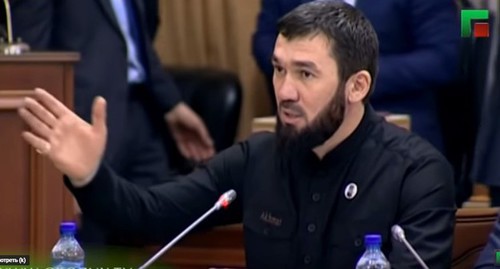 Спикер парламента Республики Чечня Магомед Даудов. Кадр видео ЧГТРК "Грозный" https://www.youtube.com/watch?time_continue=1020&v=9Vg-EwCfivI&feature=emb_title Спикер парламента Республики Чечня Магомед Даудов. Кадр видео ЧГТРК "Грозный" https://www.youtube.com/watch?time_continue=1020&v=9Vg-EwCfivI&feature=emb_title