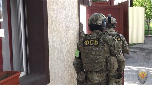 Сотрудники ФСБ во время спецоперации в Ингушетии 30.05.2020 Фото пресс-службы НАК http://nac.gov.ru/kontrterroristicheskie-operacii/v-ingushetii-neytralizovany-okazavshie.html Сотрудники ФСБ во время спецоперации в Ингушетии 30.05.2020 Фото пресс-службы НАК http://nac.gov.ru/kontrterroristicheskie-operacii/v-ingushetii-neytralizovany-okazavshie.html