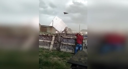 Ураган в Чечне. Кадр видео канала HELL_95 https://www.youtube.com/watch?time_continue=4&v=Cs0SGbd97Q0&feature=emb_logo Ураган в Чечне. Кадр видео канала HELL_95 https://www.youtube.com/watch?time_continue=4&v=Cs0SGbd97Q0&feature=emb_logo