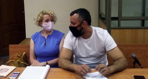 Анастасия Шевченко с адвокатом в зале суда, 17 июня 2020 года. Фото Константина Волгина для "Кавказского узла".
Анастасия Шевченко с адвокатом в зале суда, 17 июня 2020 года. Фото Константина Волгина для "Кавказского узла".