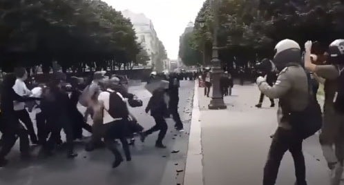 Беспорядки в Дижоне. Стоп-кадр видео https://www.youtube.com/watch?v=F1mO7utCDbo Беспорядки в Дижоне. Стоп-кадр видео https://www.youtube.com/watch?v=F1mO7utCDbo