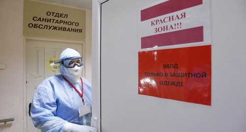 Вход в "красную зону" больницы Фото: пресс-служба администрации admkrai.krasnodar.ru Вход в "красную зону" больницы Фото: пресс-служба администрации admkrai.krasnodar.ru