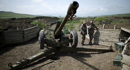 На линии соприкосновения в Нагорном Карабахе. Фото REUTERS/Staff На линии соприкосновения в Нагорном Карабахе. Фото REUTERS/Staff