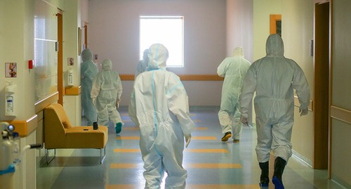 Медицинские работники в коридоре больницы. Фото Азиза Каримова для "Кавказского узла" Медицинские работники в коридоре больницы. Фото Азиза Каримова для "Кавказского узла"