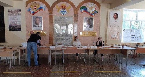 Участок для голосования в Махачкале. Фото Олега Ионова для "Кавказского узла". Участок для голосования в Махачкале. Фото Олега Ионова для "Кавказского узла".