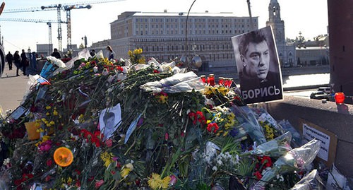 Место гибели Б. Немцова через 15 дней после трагического события. Фото Светланы Кравченко для "Кавкасзкого узла". Место гибели Б. Немцова через 15 дней после трагического события. Фото Светланы Кравченко для "Кавкасзкого узла".