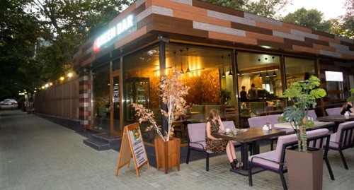 Кафе в Махачкале. Фото: Елена Евстигнеева. elenaevstegneeva.ru Кафе в Махачкале. Фото: Елена Евстигнеева. elenaevstegneeva.ru