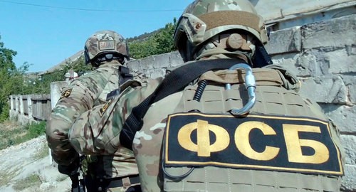 Сотрудники ФСБ. Фото пресс-службы НАК https://rg.ru/2020/07/07/reg-ufo/sotrudniki-fsb-predotvratili-terakt-v-astrahanskoj-oblasti.html Сотрудники ФСБ. Фото пресс-службы НАК https://rg.ru/2020/07/07/reg-ufo/sotrudniki-fsb-predotvratili-terakt-v-astrahanskoj-oblasti.html