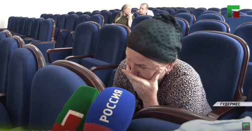 Скриншот видео "Малкан Мадаева из Гудермеса чуть не погубила свою единственную дочь", https://youtu.be/kt_iOuWDWJc Скриншот видео "Малкан Мадаева из Гудермеса чуть не погубила свою единственную дочь", https://youtu.be/kt_iOuWDWJc