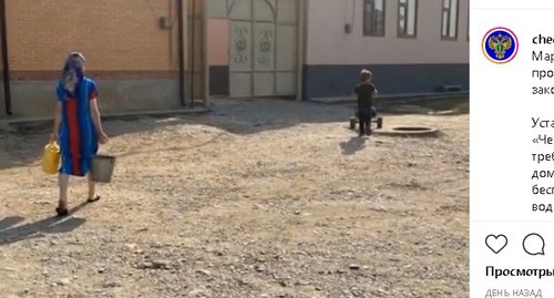 Жители Урус-Мартана несут воду. Стоп-кадр видео https://www.instagram.com/p/CCXy4pmKqiI/ Жители Урус-Мартана несут воду. Стоп-кадр видео https://www.instagram.com/p/CCXy4pmKqiI/