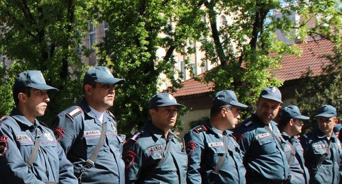 Сотрудники полиции в Ереване. Фото Тиграна Петросяна для "Кавказского узла" Сотрудники полиции в Ереване. Фото Тиграна Петросяна для "Кавказского узла"