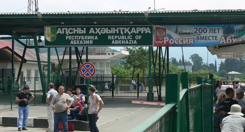 Пункт пропуска абхазской таможни. Фото DILIN https://ru.wikipedia.org/wiki/Государственная_граница_Республики_Абхазия Пункт пропуска абхазской таможни. Фото DILIN https://ru.wikipedia.org/wiki/Государственная_граница_Республики_Абхазия