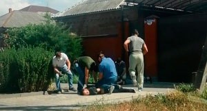 Сотрудники ФСБ России проводят задержание на территории Ростовской области. Фото: пресс-служба НАК Сотрудники ФСБ России проводят задержание на территории Ростовской области. Фото: пресс-служба НАК