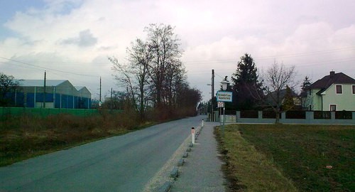 Улица Герасдорфа. Фото ммхммх https://commons.wikimedia.org/wiki/Category:Gerasdorf_bei_Wien#/media/File:Wien-Süßenbrunn_-_Gerasdorf_-_panoramio.jpg Улица Герасдорфа. Фото ммхммх https://commons.wikimedia.org/wiki/Category:Gerasdorf_bei_Wien#/media/File:Wien-Süßenbrunn_-_Gerasdorf_-_panoramio.jpg