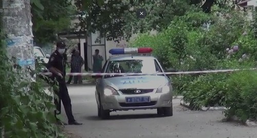 На месте спецоперации в КБР. Стоп-кадр видео https://ria.ru/20200722/1574732886.html На месте спецоперации в КБР. Стоп-кадр видео https://ria.ru/20200722/1574732886.html