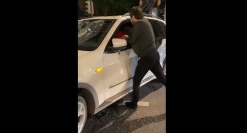 Стычка уроженцев Азербайджана и Армении. Стоп-кадр видео https://360tv.ru/news/proisshestviya/stychki-mezhdu-armjanami-i-azerbajdzhantsami-proizoshli-v-moskve-video/?utm_medium=exchange&utm_source=lentainform&utm_campaign=news&utm_term=1283473&utm_content=8676714 Стычка уроженцев Азербайджана и Армении. Стоп-кадр видео https://360tv.ru/news/proisshestviya/stychki-mezhdu-armjanami-i-azerbajdzhantsami-proizoshli-v-moskve-video/?utm_medium=exchange&utm_source=lentainform&utm_campaign=news&utm_term=1283473&utm_content=8676714