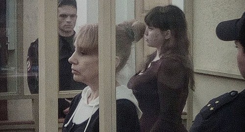 Инесса и Виктория Тарвердиевы на оглашении приговора, декабрь 2017 года. Фото Константина Волгина для "Кавказского узла" Инесса и Виктория Тарвердиевы на оглашении приговора, декабрь 2017 года. Фото Константина Волгина для "Кавказского узла"