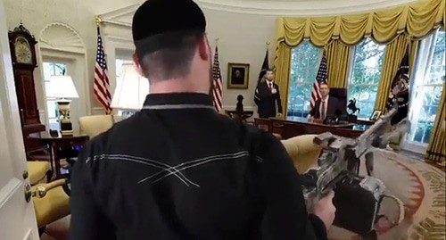 Фрагмент ролика ЧГТРК о Кадырове в Белом доме. Стоп-кадр видео https://www.instagram.com/tv/CDKNxXdFS4-/?utm_source=ig_embed Фрагмент ролика ЧГТРК о Кадырове в Белом доме. Стоп-кадр видео https://www.instagram.com/tv/CDKNxXdFS4-/?utm_source=ig_embed