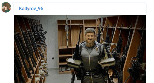 Рамзан Кадыров с пулеметами. Фото: скриншот поста в Телеграм https://t.me/RKadyrov_95/979 Рамзан Кадыров с пулеметами. Фото: скриншот поста в Телеграм https://t.me/RKadyrov_95/979