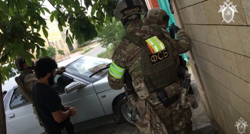 Задержание участника террористического сообщества. Стоп-кадр видео пресс-служба Следственный комитет Российской Федерации https://www.youtube.com/watch?v=Apj7sv9KKDM&feature=emb_logo
Задержание участника террористического сообщества. Стоп-кадр видео пресс-служба Следственный комитет Российской Федерации https://www.youtube.com/watch?v=Apj7sv9KKDM&feature=emb_logo