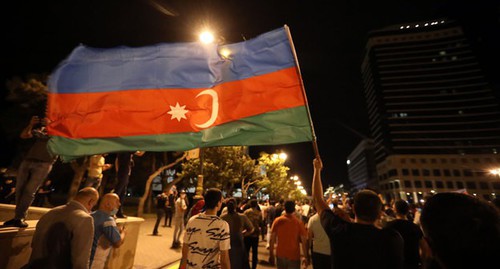 Стихийная демонстрация в поддержку азербайджанской армии 14.07.2020 Фото Азиза Каримова для "Кавказского узла" Стихийная демонстрация в поддержку азербайджанской армии 14.07.2020 Фото Азиза Каримова для "Кавказского узла"