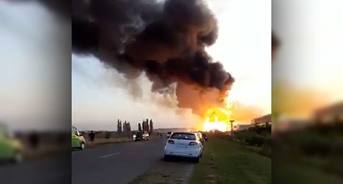 Взрыв на заправке в Динском районе Краснодарского края. © Кадр из видео канала «Typodar» на youtube.com, youtube.com/typodar Взрыв на заправке в Динском районе Краснодарского края. © Кадр из видео канала «Typodar» на youtube.com, youtube.com/typodar