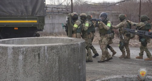 Силовики. Фото: пресс-служба НАК, http://nac.gov.ru/antiterroristicheskie-ucheniya/operativnym-shtabom-v-belgorodskoy-oblasti-7.html#&gid=1&pid=3 Силовики. Фото: пресс-служба НАК, http://nac.gov.ru/antiterroristicheskie-ucheniya/operativnym-shtabom-v-belgorodskoy-oblasti-7.html#&gid=1&pid=3