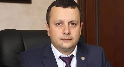 Фуад Шихиев. Фото: пресс-служба администрации Дербентского района https://derbrayon.ru/news/politika/fuad-shihiev-obratilsya-k-zhitelyam-derbentskogo-rajona-v-preddverii-obsherossijskogo-golosovaniya-po-popravkam-v-konstituciyu-rossii Фуад Шихиев. Фото: пресс-служба администрации Дербентского района https://derbrayon.ru/news/politika/fuad-shihiev-obratilsya-k-zhitelyam-derbentskogo-rajona-v-preddverii-obsherossijskogo-golosovaniya-po-popravkam-v-konstituciyu-rossii