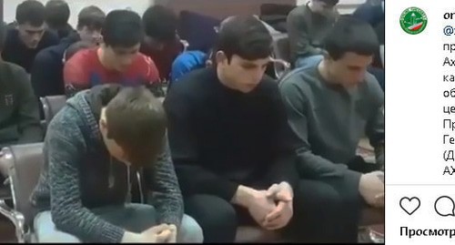 Скриншот видео профилактической беседы в Курчалоевском ОВД Чечни, https://www.instagram.com/p/CD3GYVLFuT9/ Скриншот видео профилактической беседы в Курчалоевском ОВД Чечни, https://www.instagram.com/p/CD3GYVLFuT9/