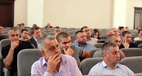 Внеочередное заседание Парламента Республики Южная Осетия из-за сложившейся в республике общественно-политической ситуации в связи со смертью Инала Джабиева, задержанного правоохранительными органами. 29.08.2020. Фот опресс-службы парламента РЮО Внеочередное заседание Парламента Республики Южная Осетия из-за сложившейся в республике общественно-политической ситуации в связи со смертью Инала Джабиева, задержанного правоохранительными органами. 29.08.2020. Фот опресс-службы парламента РЮО