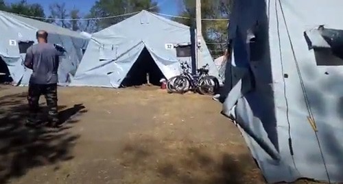 Палаточный лагерь мигрантов в Каменск-Шахтинском. Скриншот видео https://www.youtube.com/watch?v=yMHAjNbzYgU&feature=emb_logo Палаточный лагерь мигрантов в Каменск-Шахтинском. Скриншот видео https://www.youtube.com/watch?v=yMHAjNbzYgU&feature=emb_logo