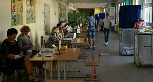 Избирательный участок в Ростове-на-Дону, фото К. Волгина для "Кавказского узла" Избирательный участок в Ростове-на-Дону, фото К. Волгина для "Кавказского узла"