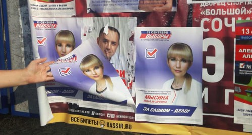 Плакаты кандидатов на стендах, которыми заклеен весь округ. Фото Светланы Кравченко для "Кавказского узла" Плакаты кандидатов на стендах, которыми заклеен весь округ. Фото Светланы Кравченко для "Кавказского узла"