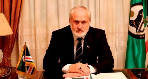 Ахмед Закаев. Кадр видео:
Александр RUS https://www.youtube.com/watch?v=6EG7vnz-W20&feature=emb_logo Ахмед Закаев. Кадр видео:
Александр RUS https://www.youtube.com/watch?v=6EG7vnz-W20&feature=emb_logo