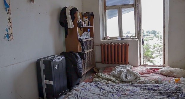 Помещение в лагере для беженцев на границе Дагестана и Азербайджана близ Куллара. Кадр видео https://www.youtube.com/watch?v=n-JJNn-2XLI&feature=emb_logo