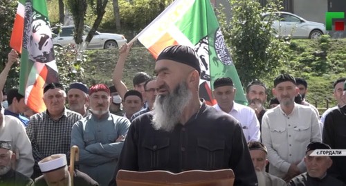 Сход жителей Гордали. Скриншот видео канала ЧГТРК "Грозный", https://www.youtube.com/watch?v=CO0Au_VYrKk Сход жителей Гордали. Скриншот видео канала ЧГТРК "Грозный", https://www.youtube.com/watch?v=CO0Au_VYrKk