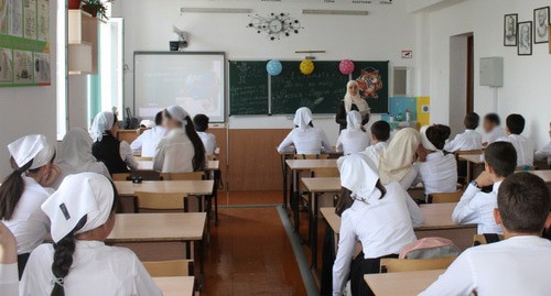 Урок в чеченской школе. Фото: https://onf.ru/2018/09/04/v-shkolah-chechni-po-iniciative-narodnogo-fronta-proshla-akciya-urok-rossii/
© onf.ru