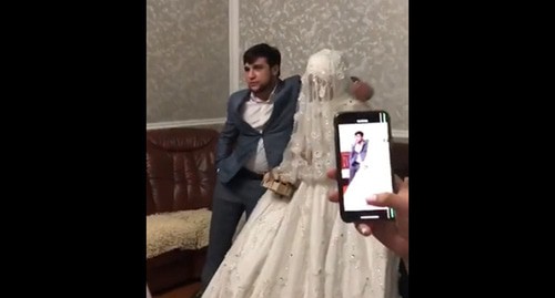 Кадр видео свадьбы, на которой жених неуважительно вел себя с невестой https://www.facebook.com/mayers05/posts/1594087447429339?comment_id=1594369687401115 Кадр видео свадьбы, на которой жених неуважительно вел себя с невестой https://www.facebook.com/mayers05/posts/1594087447429339?comment_id=1594369687401115