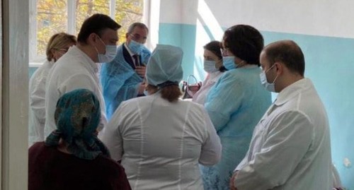 Медики в инфекционном стационаре, временно развернутом на базе Республиканского кожно-венерологического диспансера, для детей с симптомами ОКИ. Фото пресс-службы Минздрава Дагестана http://minzdravrd.ru/news/item/2719 Медики в инфекционном стационаре, временно развернутом на базе Республиканского кожно-венерологического диспансера, для детей с симптомами ОКИ. Фото пресс-службы Минздрава Дагестана http://minzdravrd.ru/news/item/2719