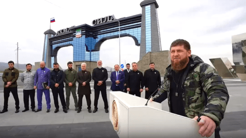 Рамзан Кадыров на открытии арки при въезде в Грозный 5 октября 2020 года. Стоп-кадр видео https://vk.com/video279938622_456243573 Рамзан Кадыров на открытии арки при въезде в Грозный 5 октября 2020 года. Стоп-кадр видео https://vk.com/video279938622_456243573