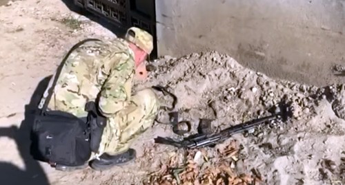 На месте гибели боевиков в Грозном. Кадр видео канала ТACC в FB https://www.facebook.com/watch/?v=779771636142999&t=3 На месте гибели боевиков в Грозном. Кадр видео канала ТACC в FB https://www.facebook.com/watch/?v=779771636142999&t=3