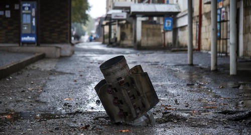 Снаряд в Степанакерте. Фото: Давид Каграманян/НКР инфоцентр/Reuters Снаряд в Степанакерте. Фото: Давид Каграманян/НКР инфоцентр/Reuters