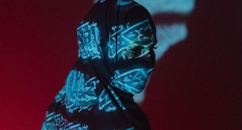 Женщина в хиджабе. Фото https://nasiliu.net/ Женщина в хиджабе. Фото https://nasiliu.net/