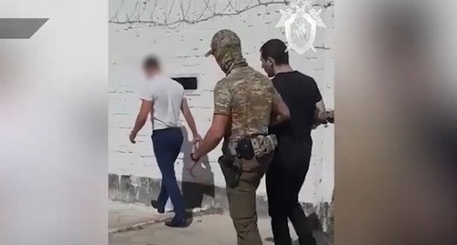 Силовики во время задержания. Стоп-кадр видео https://www.youtube.com/watch?v=cUo88Ds07T8&feature=youtu.be Силовики во время задержания. Стоп-кадр видео https://www.youtube.com/watch?v=cUo88Ds07T8&feature=youtu.be
