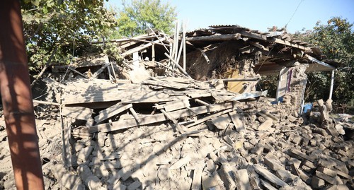 Руины дома в селе Азад Гарагойунлу, 19 октября. Фото Азиза Каримова для "Кавказского узла". Руины дома в селе Азад Гарагойунлу, 19 октября. Фото Азиза Каримова для "Кавказского узла".