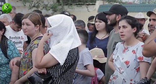Жители лагеря Куллар. Стоп-кадр видео "Кавказского узла" https://www.youtube.com/watch?time_continue=110&v=11hN-YEmPIg&feature=emb_logo Жители лагеря Куллар. Стоп-кадр видео "Кавказского узла" https://www.youtube.com/watch?time_continue=110&v=11hN-YEmPIg&feature=emb_logo
